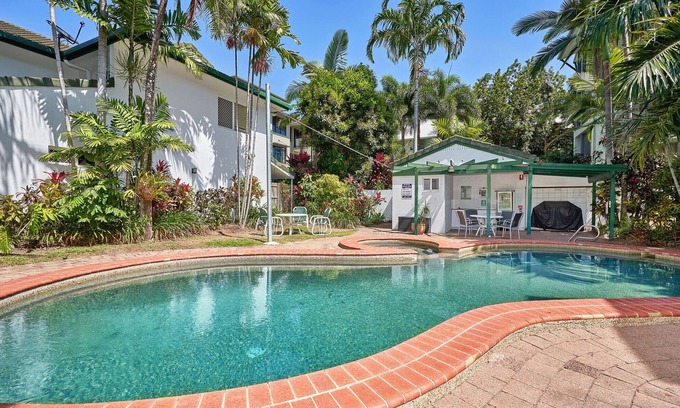 Palm Cove Apartment | Costa Royale 3 Bedroom Beachfront Apartment