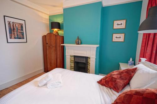 Winchester Apartment | Cosy 1-Bed Escape with Free Parking - At Hem
