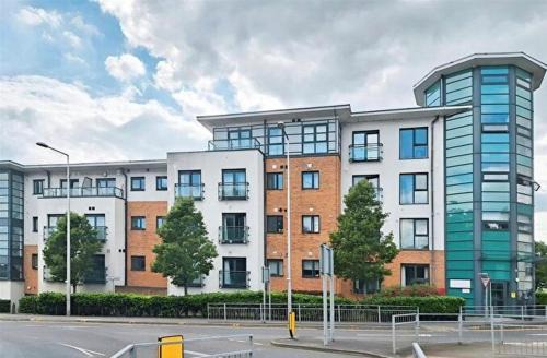 Grays Apartment | Cosy 1-Bedroom Apartment in Central Grays with Parking & Excellent Transport Links