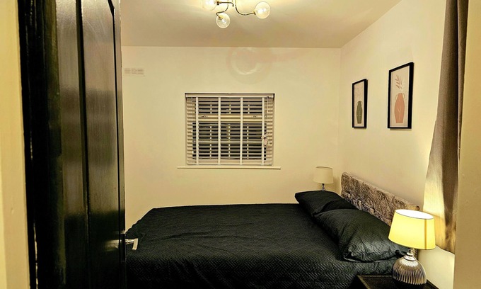 Bridgend Apartment | Cosy 1 bedroom flat near Bridgend town centre