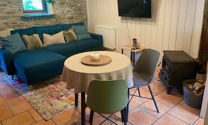 Campan Apartment | Cosy 1 Bedroom Gîte - Aspin