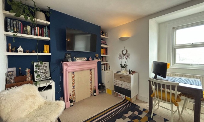 Shaftesbury Apartment | Cosy 1BD Victorian Gem in Battersea