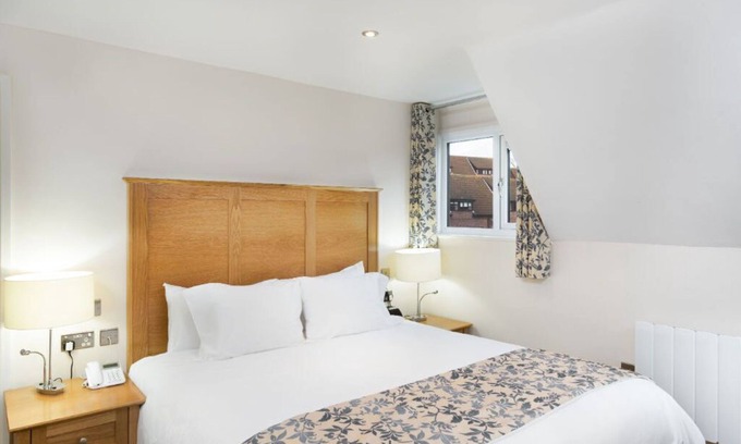 Cromer Condo | Cosy 2-Bed Apartment | Seaside Resort | Sleeps 6