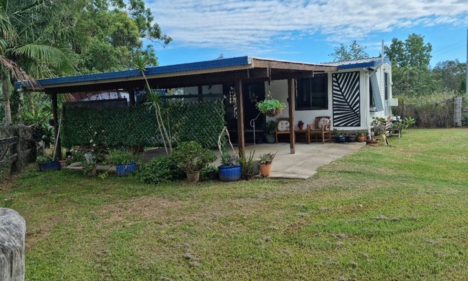 Pillar Valley Cabin | Cosy 2 bedroom cabin, with private fully fenced yard and alfresco area.