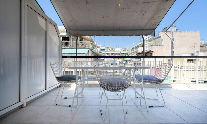 Ampelokipoi Apartment | Cosy 2BR flat - metro station & hospital