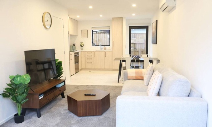 Henderson House | Cosy 2BR House in Awaroa Road