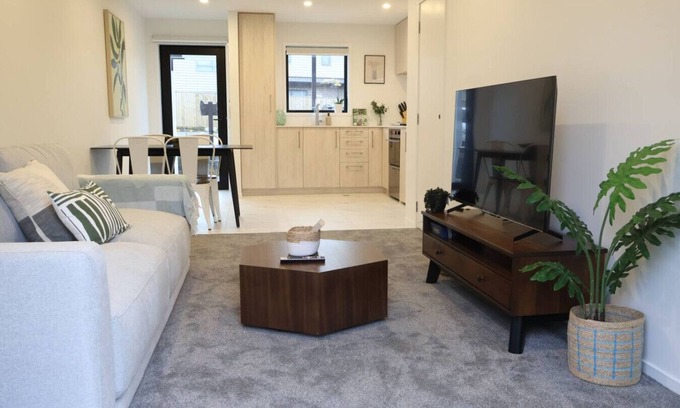 Henderson House | Cosy 2BR House in Awaroa Road