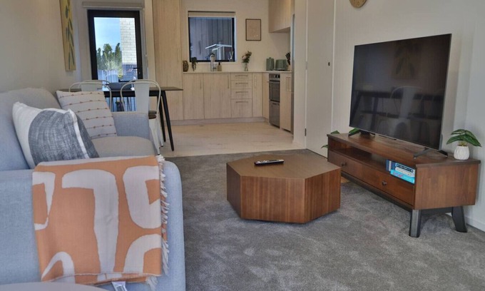 Henderson House | Cosy 2BR House in Awaroa Road