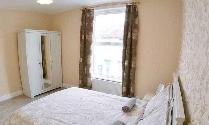 Portsmouth House | Cosy 4 bedroom house in Fratton, Portsmouth