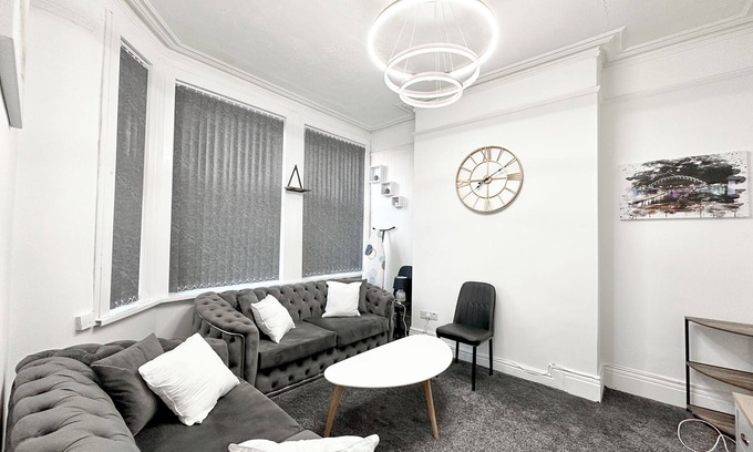 Levenshulme House | Cosy 6-Bed Home in Levenshulme