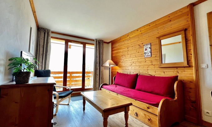 Notre-Dame-de-Bellecombe Apartment | Cosy 6-person apartment with pool and parking in village center