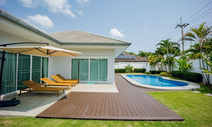 Hua Hin Villa | Cosy and relaxing pool villa, 10 min to the beach and shopping. Family friendly.