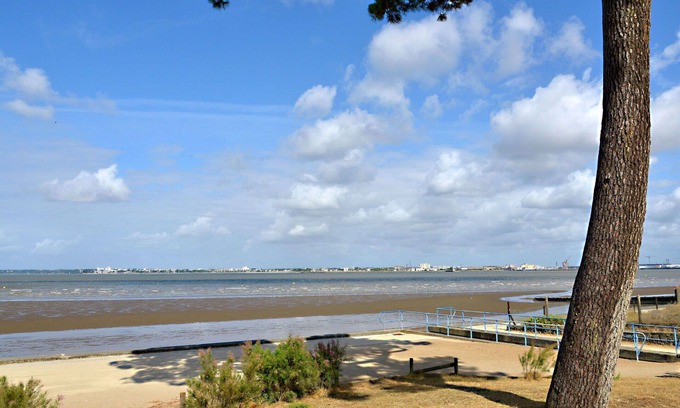 Saint-Brevin-les-Pins Apartment | Cosy apartment for 4 guests with WIFI, TV, balcony and parking