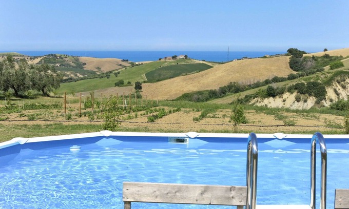 Cologna Spiaggia Villa | Cosy apartment in villa with hot tub, WIFI, pool, A/C, TV, patio, pets allowed and panoramic view