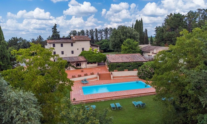 Colle di Val d'Elsa House | Cosy apartment in villa for 4 people with WIFI, pool, TV, terrace and parking