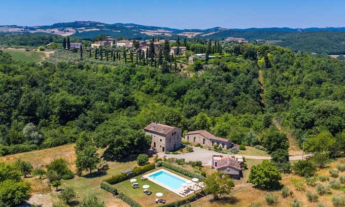 Collalto House | Cosy apartment in villa for 16 guests with A/C, WIFI, private pool, TV, patio and parking