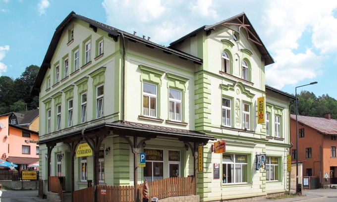 Tanvald Apartment | Cosy apartment for 4 guests with WIFI, hot tub, TV, pets allowed and parking