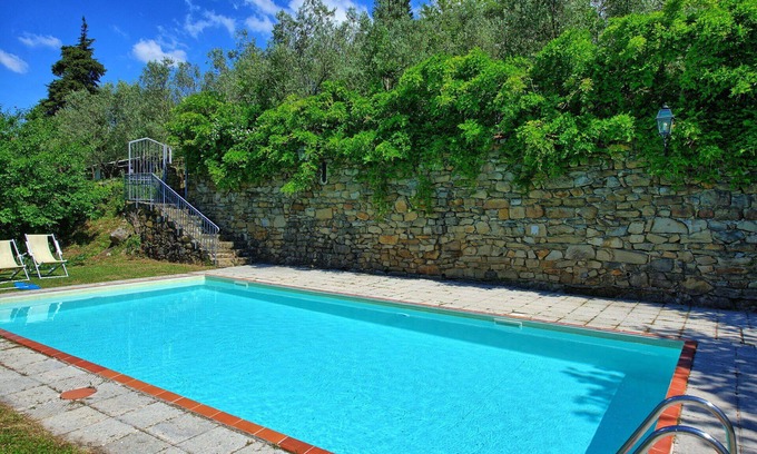 Greve in Chianti Apartment | Cosy apartment with pool, WIFI, TV, pets allowed and parking, close to Greve In Chianti
