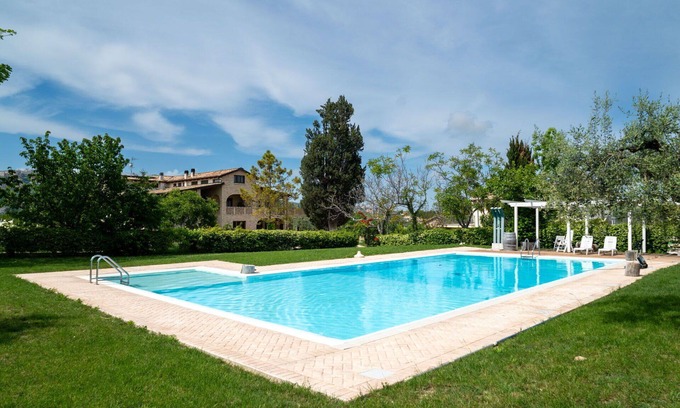 Citta Sant'Angelo Apartment | Cosy apartment for 4 people with WIFI, pool, A/C, TV, patio, pets allowed and parking