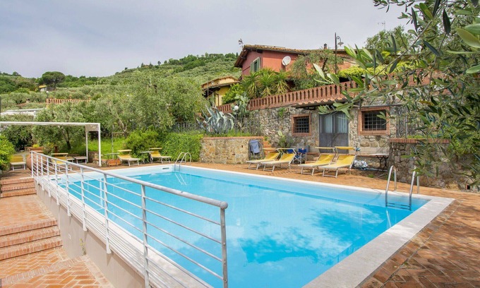 Pieve a Nievole Apartment | Cosy apartment for 3 guests with WIFI, hot tub, pool, TV, patio, pets allowed and parking