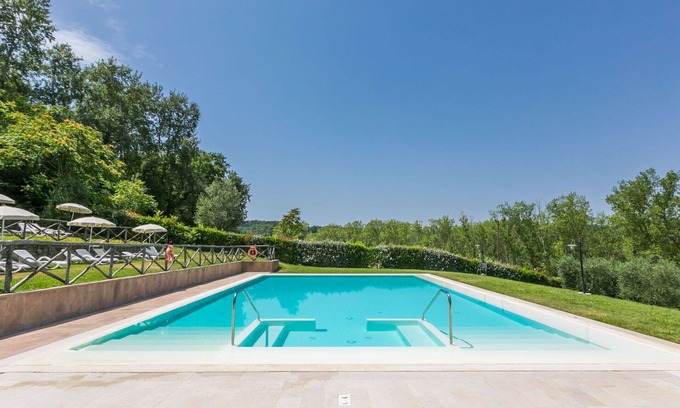 Castelfiorentino Villa | Cosy apartment in villa for 8 guests with A/C, WIFI, pool, TV, terrace, pets allowed and parking