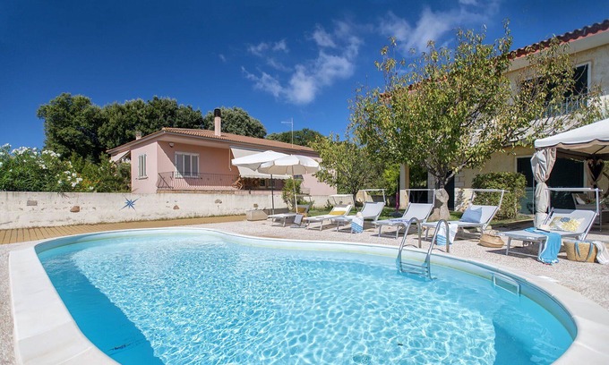 Trinita d'Agultu Apartment | Cosy apartment for 4 guests with pool, WIFI, A/C, TV, patio and parking