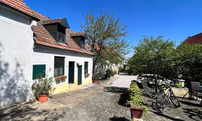 Morbisch am See Apartment | Cosy apartment for 3 people with WIFI, TV, terrace and parking