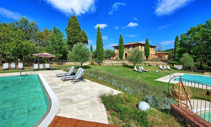 Simignano Apartment | Cosy apartment for 4 guests with WIFI, pool, TV, patio, pets allowed, panoramic view and parking