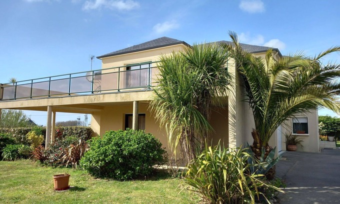 Plougonvelin Apartment | Cosy apartment for 2 people with WIFI, TV, patio and pets allowed