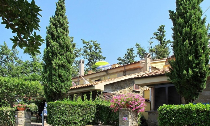 San Baronto Apartment | Cosy apartment for 2 people with pool, WIFI, TV, terrace, pets allowed, panoramic view and parking