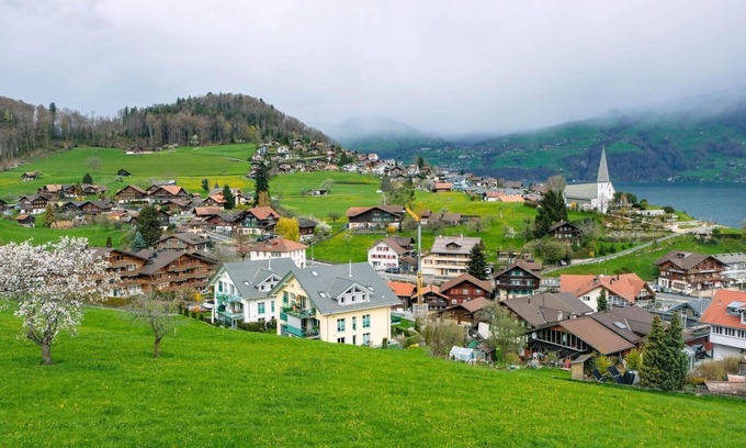 Faulensee Apartment | Cosy apartment for 2 people with WIFI, balcony and parking