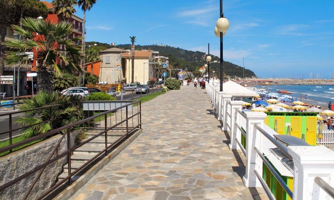 Marina di Andora Apartment | Cosy apartment for 3 guests with A/C, WIFI, TV and terrace