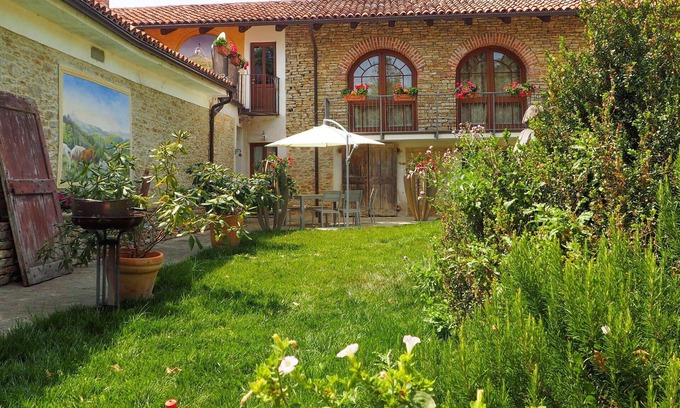 Bonvicino Apartment | Cosy apartment for 3 people with pool, patio and parking