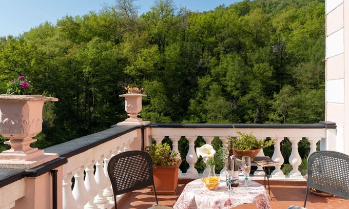 Prela Apartment | Cosy apartment for 3 people with TV, patio, pets allowed and parking