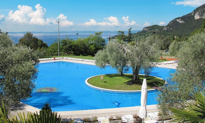 Corno Apartment | Cosy apartment for 3 people with pool, A/C, WIFI, TV, patio and parking