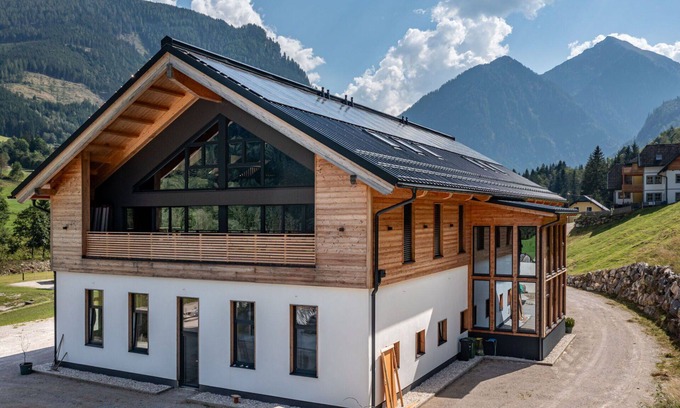 Solk Apartment | Cosy apartment for 4 guests with hot tub, WIFI, TV, patio and parking