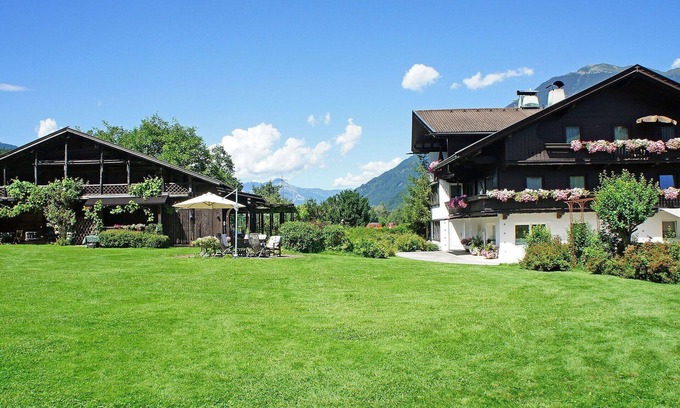 Distelberg Apartment | Cosy apartment for 4 guests with WIFI, TV, patio, panoramic view and parking