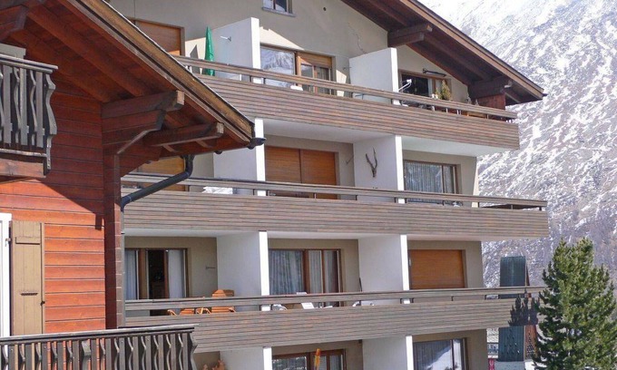 Saas-Fee Apartment | Cosy apartment for 4 people with WIFI, TV and balcony