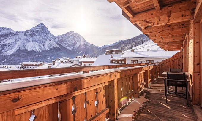 Lermoos Apartment | Cosy apartment for 4 guests with WIFI, hot tub, TV, balcony and parking