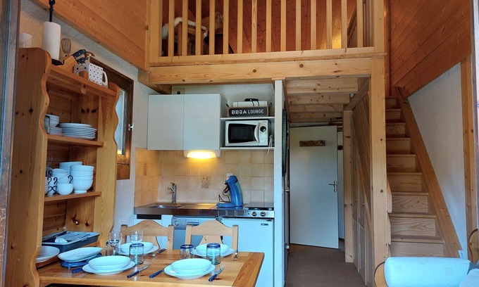 Demi-Quartier Apartment | Cosy apartment for 4 guests with TV, balcony and parking