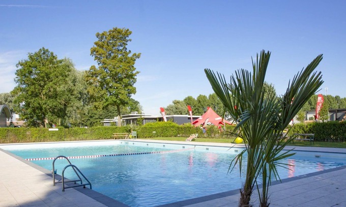 Dordtse Biesbosch Apartment | Cosy apartment for 4 guests with WIFI, TV, terrace and parking