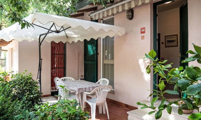 San Feliciano Apartment | Cosy apartment for 4 people with pool, WIFI, A/C, TV, patio, pets allowed and parking