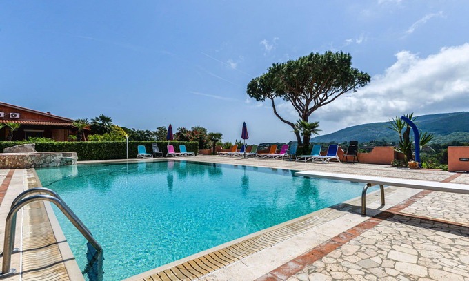 Naregno Apartment | Cosy apartment for 4 people with A/C, WIFI, pool, terrace, pets allowed and parking