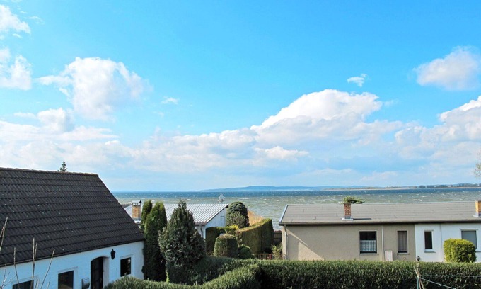 Verchen Apartment | Cosy apartment for 4 people with WIFI, TV, patio, pets allowed and parking