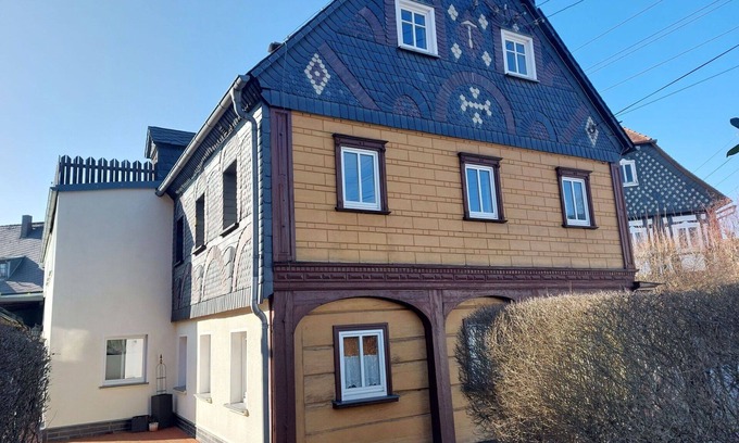 Grossschoenau Apartment | Cosy apartment for 4 people with WIFI, TV, patio, pets allowed and parking