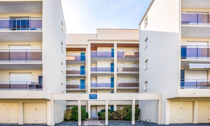 Pontaillac Apartment | Cosy apartment for 4 people with WIFI, TV, balcony, pets allowed and parking