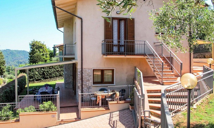 Santa Lucia Apartment | Cosy apartment for 5 guests with WIFI, TV, terrace and parking