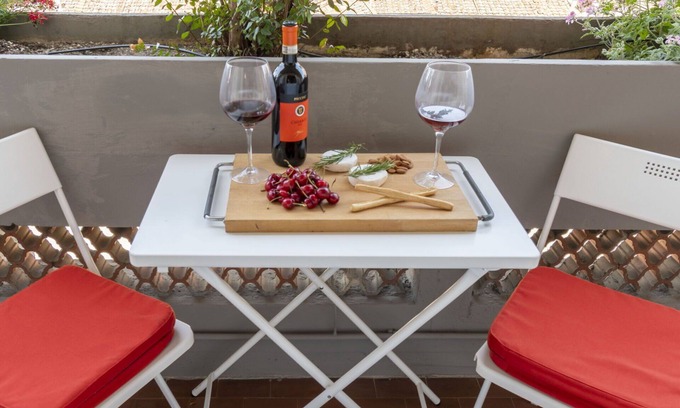 Peretola Apartment | Cosy apartment for 5 people with WIFI, A/C, TV, terrace, panoramic view and parking