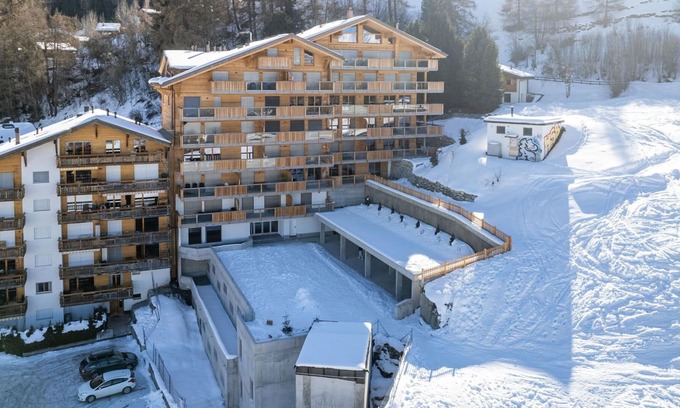 Nendaz Apartment | Cosy apartment for 6 people with WIFI, hot tub, TV, balcony and parking