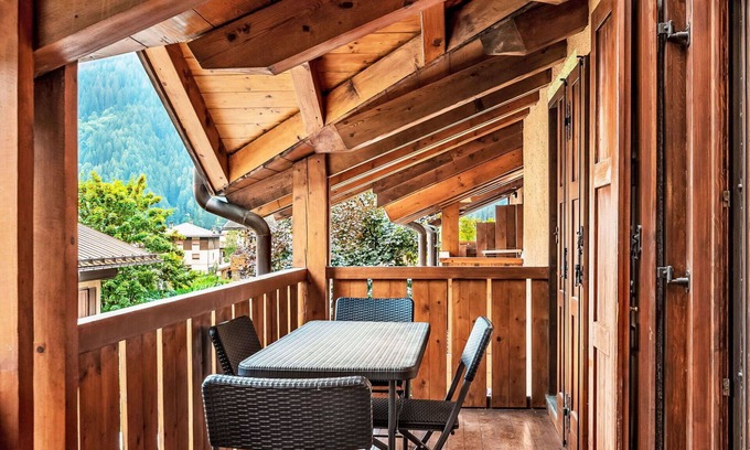 Pinzolo Apartment | Cosy apartment for 6 guests with WIFI, TV and patio